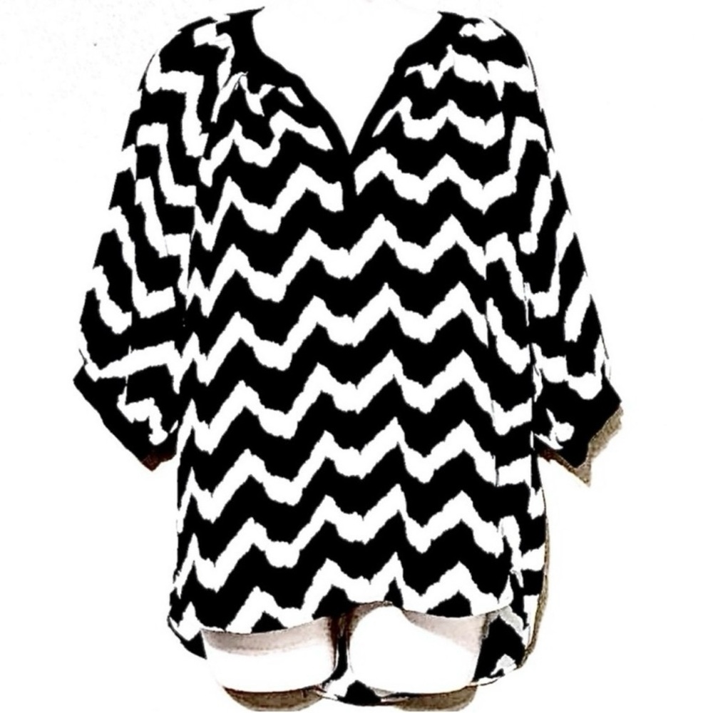 Antilia Femme Black White Chevron Blouse Women’s M Zig Zag Pullover - Picture 4 of 4